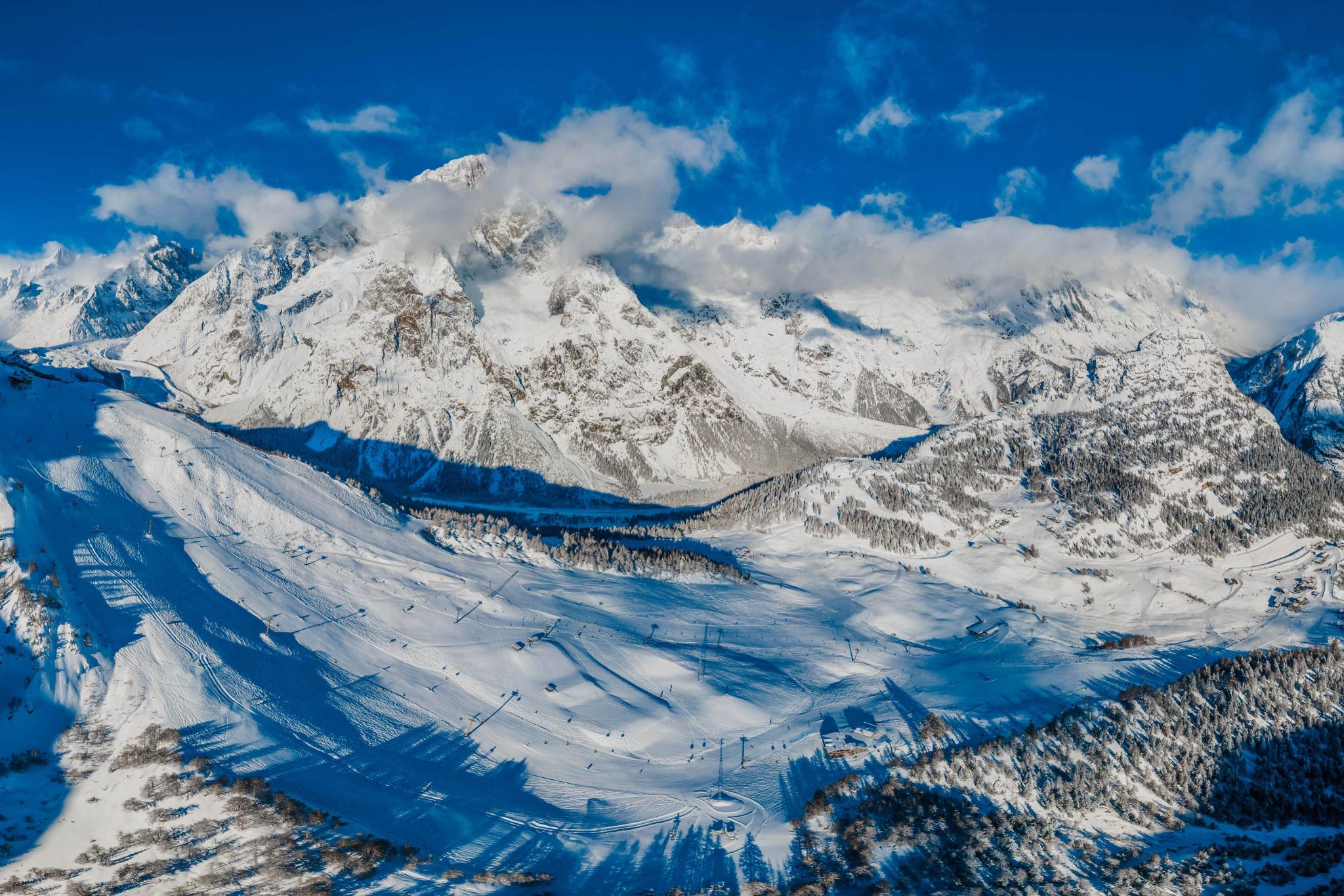 Skiing - Courmayeur Mont Blanc Funivie